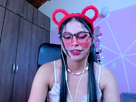 Snapshot of _ALLYSON18_ chatting on 7, 3, 2025  ALLYSON18  online show from 7, 3, 2025
