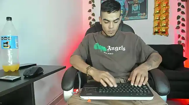 mikee scooth online show from 28, 12, 2024