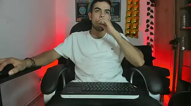 mikee scooth online show from 4, 1, 2025