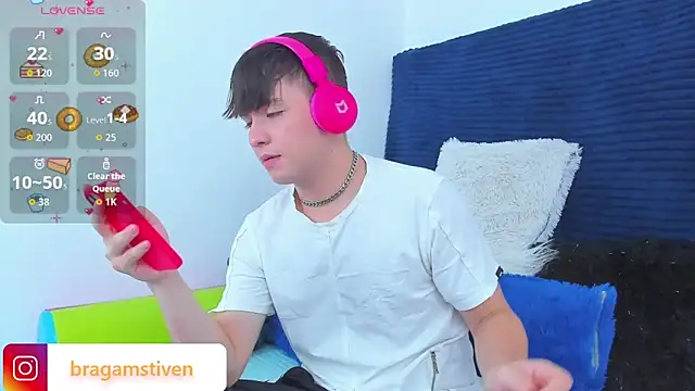 Snapshot of Bragam_Stiven chatting on 3, 10, 2025 Bragam Stiven online show from 3, 10, 2025