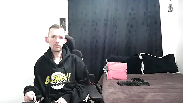 Snapshot of Sophia_and_Thomas chatting on 4, 1, 2025 Sophia and Thomas online show from 4, 1, 2025