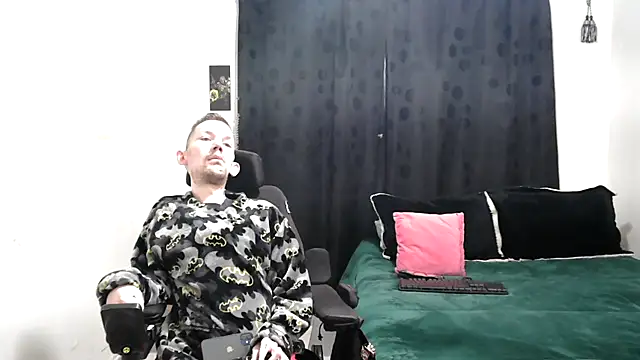 Snapshot of Sophia_and_Thomas chatting on 9, 3, 2025 Sophia and Thomas online show from 9, 3, 2025