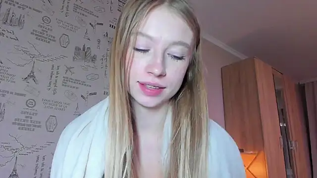 minidivaa  online show from 4, 10, 2025