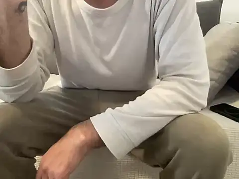 4small4inchlol online show from 7, 3, 2026