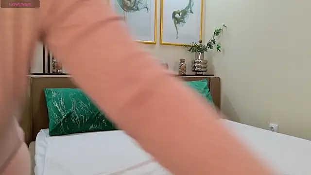 Snapshot of JESSYKA chatting on 5, 2, 2025 JESSYKA online show from 5, 2, 2025