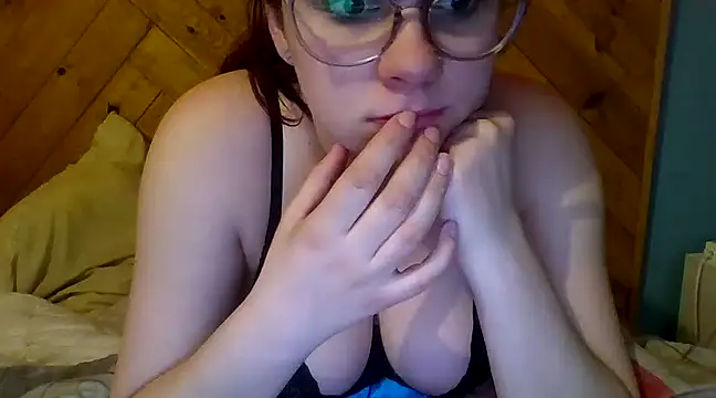 Snapshot of lacoquinne275 chatting on 6, 3, 2025 lacoquinne275 online show from 6, 3, 2025