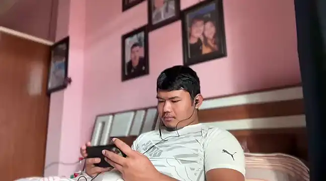 Snapshot of rasbari22 chatting on 17, 12, 2024 rasbari22 online show from 17, 12, 2024