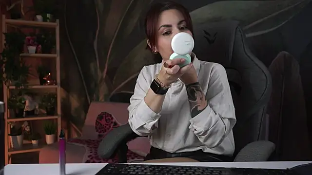 Lana  May online show from 19, 10, 2025