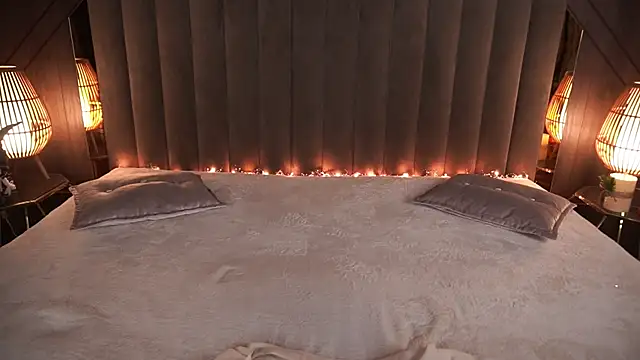 Daisy Delight online show from 22, 1, 2025