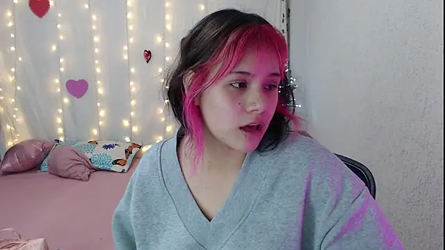 Snapshot of mixie_cute chatting on 23, 2, 2025 mixie cute online show from 23, 2, 2025