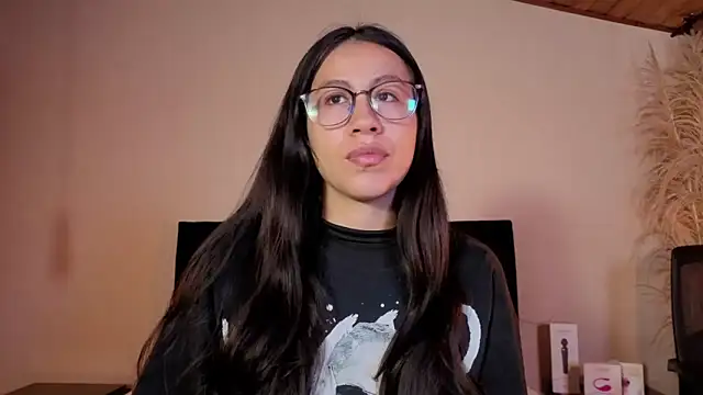 Snapshot of EmiGomez_ chatting on 29, 5, 2026 EmiGomez online show from 29, 5, 2026