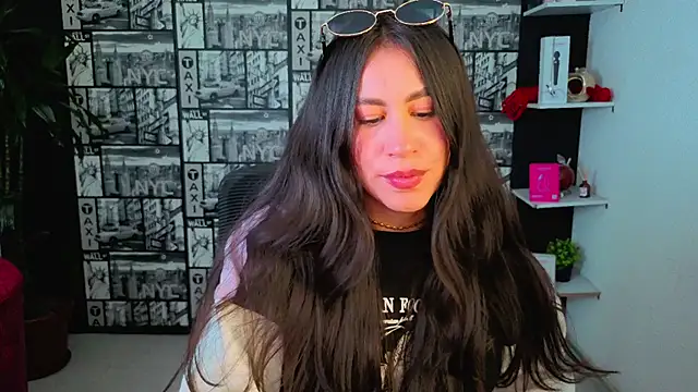 Snapshot of EmiGomez_ chatting on 22, 6, 2026 EmiGomez online show from 22, 6, 2026