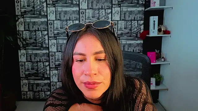 Snapshot of EmiGomez_ chatting on 22, 6, 2026 EmiGomez online show from 22, 6, 2026