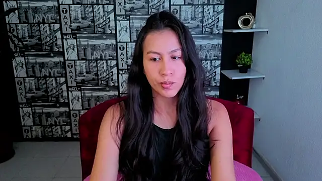 Snapshot of EmiGomez_ chatting on 9, 7, 2026 EmiGomez online show from 9, 7, 2026