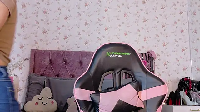 AvrillThomas online show from 18, 11, 2025