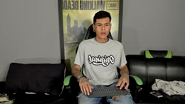 Snapshot of jamesinked_ chatting on 21, 3, 2025 jamesinked  online show from 21, 3, 2025