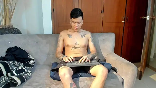Snapshot of jamesinked_ chatting on 13, 10, 2025 jamesinked  online show from 13, 10, 2025