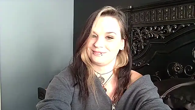 Snapshot of CherryWilde chatting on 6, 1, 2026 CherryWilde online show from 6, 1, 2026