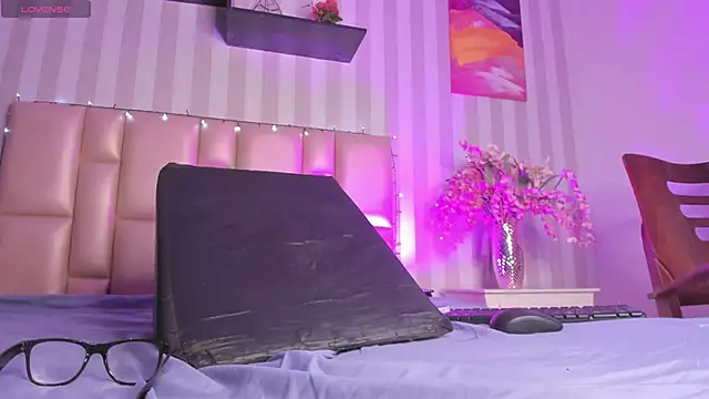 Snapshot of vayoleen chatting on 13, 12, 2024 vayoleen online show from 13, 12, 2024