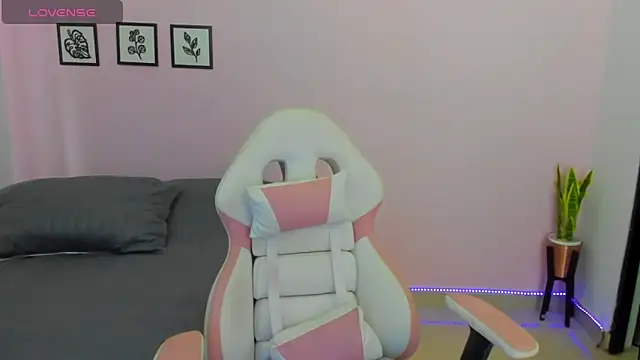 Snapshot of sophie_pazz chatting on 21, 3, 2026 sophie pazz online show from 21, 3, 2026