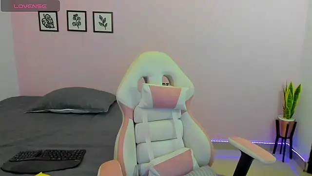 Snapshot of sophie_pazz chatting on 28, 3, 2026 sophie pazz online show from 28, 3, 2026