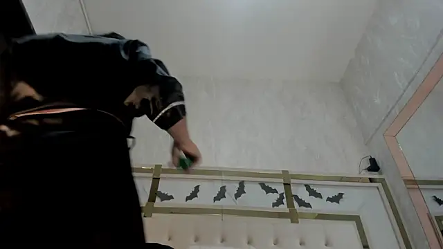 Victoriaa millers online show from 28, 10, 2025