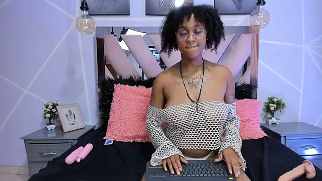 Snapshot of Elith_noa chatting on 9, 2, 2025 Elith noa online show from 9, 2, 2025