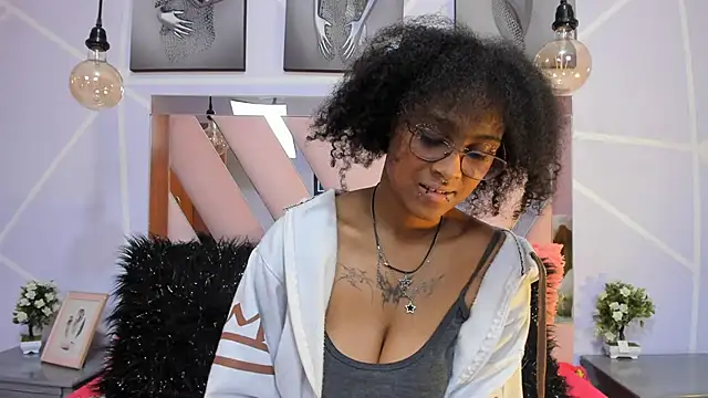 Snapshot of Elith_noa chatting on 11, 2, 2025 Elith noa online show from 11, 2, 2025