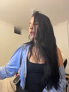  miaquevedo  online show from 28, 4, 2026