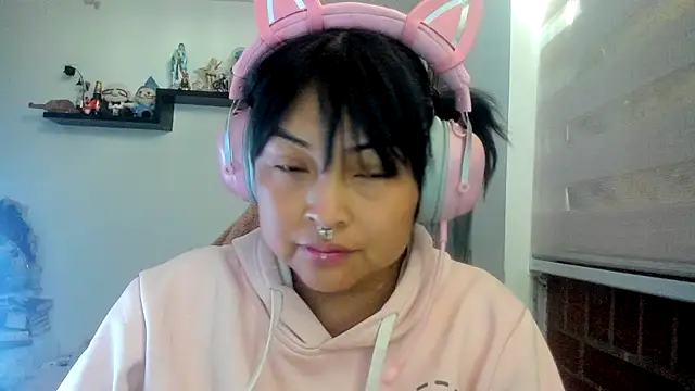 Snapshot of Shaddycute_ chatting on 18, 4, 2026 Shaddycute online show from 18, 4, 2026