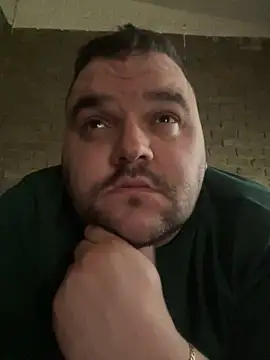 Snapshot of Mikey-HH chatting on 7, 11, 2025 Mikey-HH online show from 7, 11, 2025