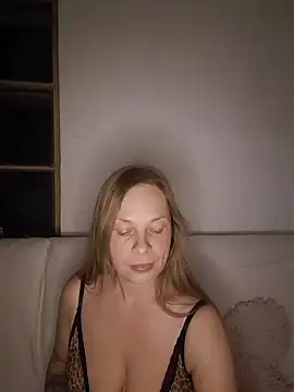 katiestevens online show from 28, 9, 2025