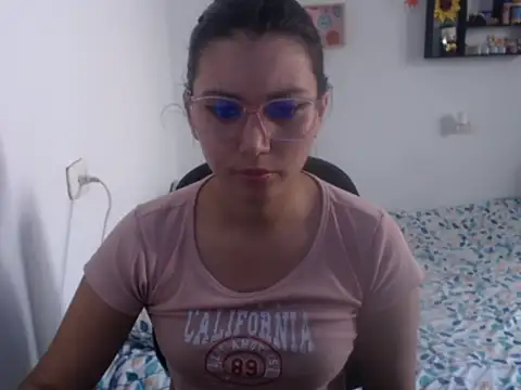 Snapshot of HannaKlein chatting on 20, 12, 2024 HannaKlein online show from 20, 12, 2024