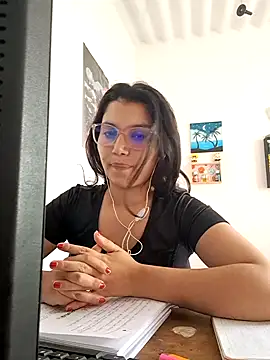 Snapshot of HannaKlein chatting on 5, 2, 2025 HannaKlein online show from 5, 2, 2025