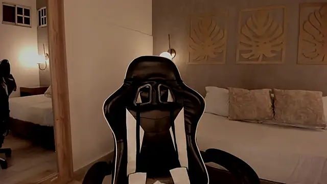 caro03x online show from 15, 4, 2026