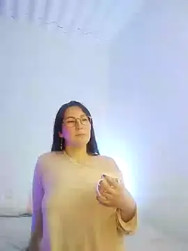 Elle Lee  online show from 6, 12, 2024
