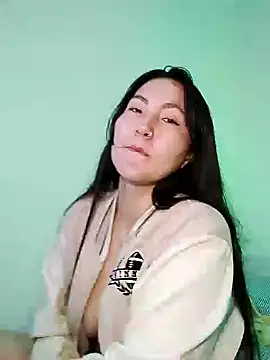 Elle Lee  online show from 7, 2, 2025