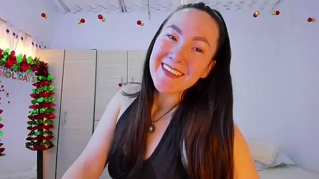 Elle Lee  online show from 4, 12, 2025