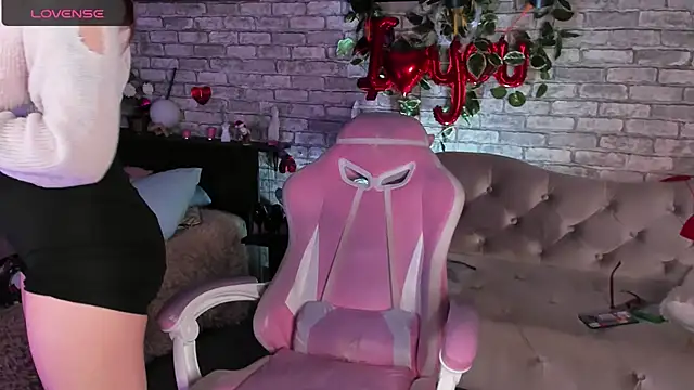 Snapshot of Alex_Howell chatting on 12, 3, 2025 Alex Howell online show from 12, 3, 2025