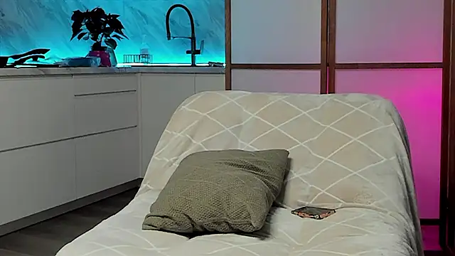 Devilina V online show from 5, 12, 2024