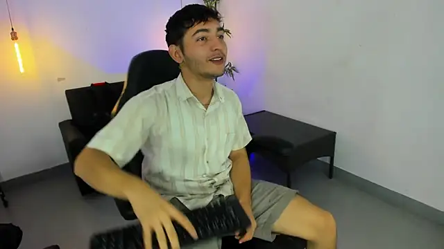 Snapshot of DiegoRogue_ chatting on 9, 12, 2024 DiegoRogue online show from 9, 12, 2024