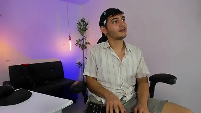 Snapshot of DiegoRogue_ chatting on 9, 12, 2024 DiegoRogue online show from 9, 12, 2024