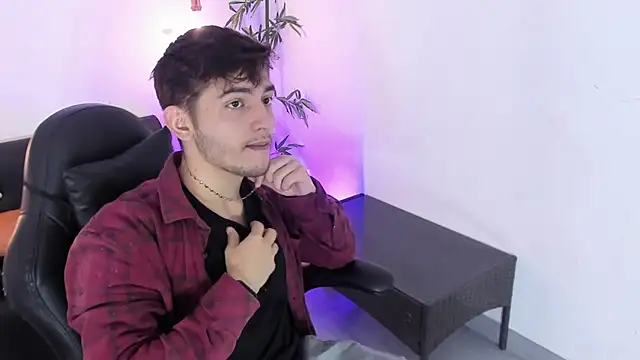 Snapshot of DiegoRogue_ chatting on 11, 12, 2024 DiegoRogue online show from 11, 12, 2024