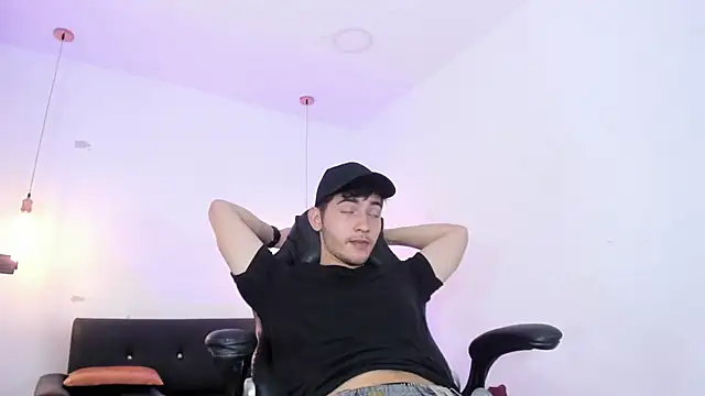 Snapshot of DiegoRogue_ chatting on 11, 12, 2024 DiegoRogue online show from 11, 12, 2024