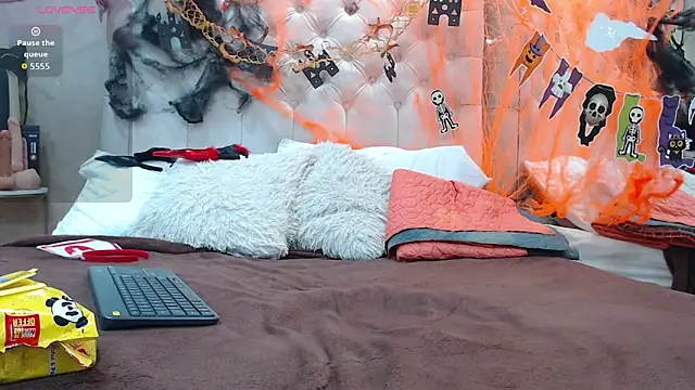 Snapshot of La_Crespa_x chatting on 13, 10, 2025 La Crespa x online show from 13, 10, 2025