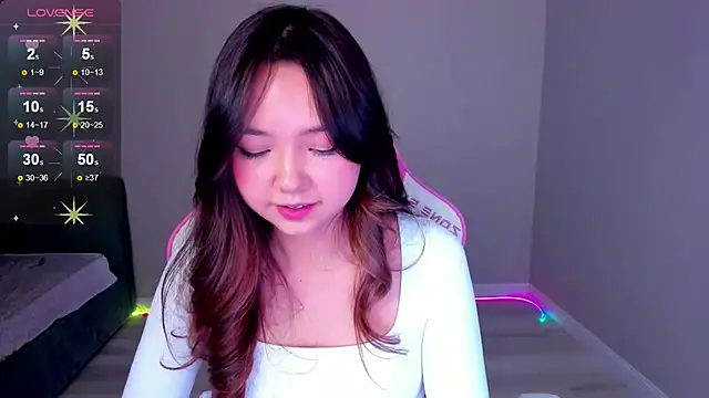 Snapshot of Fluffy_Rose chatting on 8, 11, 2025 Fluffy Rose online show from 8, 11, 2025