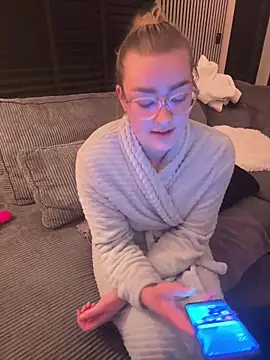 Snapshot of xX_HotCouple_Xx chatting on 15, 12, 2025 xX HotCouple Xx online show from 15, 12, 2025