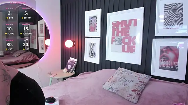 Kayla stern  online show from 8, 11, 2025