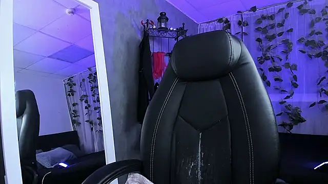 Snapshot of Tina_Tayllor chatting on 5, 10, 2025 Tina Tayllor online show from 5, 10, 2025