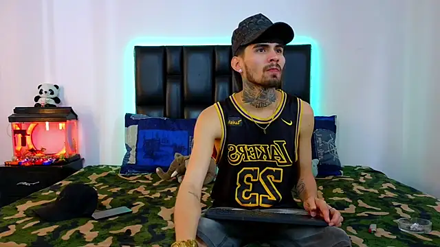 Snapshot of Brutal_Sex_Fucking chatting on 5, 3, 2026 Brutal Sex Fucking online show from 5, 3, 2026